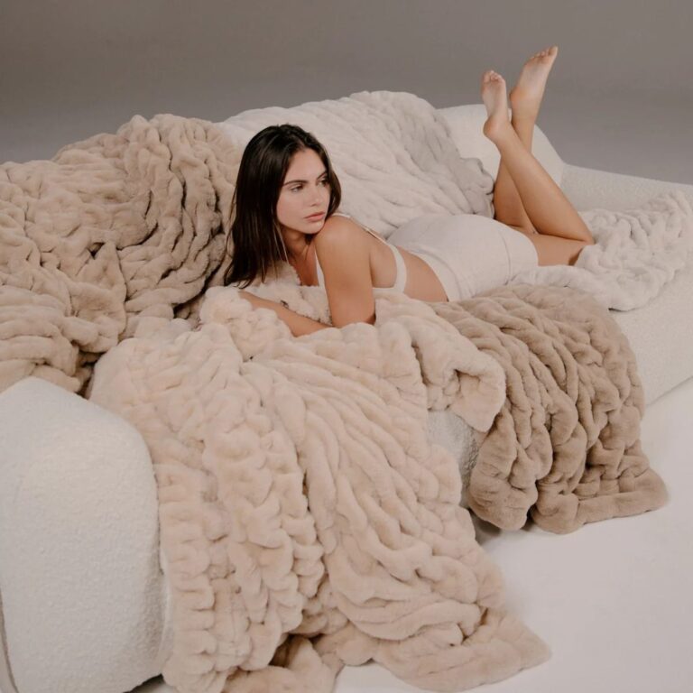 Lola Blankets Presidents’ Day Weekend Sale: Blanket Deals