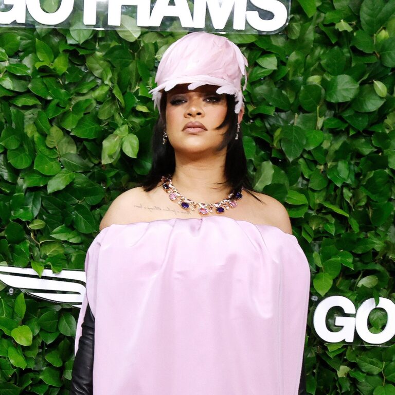 Rihanna Hints at New Music, Back in Studio