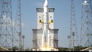 Europe’s most powerful rocket launches for 1st time, carrying 32 Amazon internet satellites to orbit (video)
