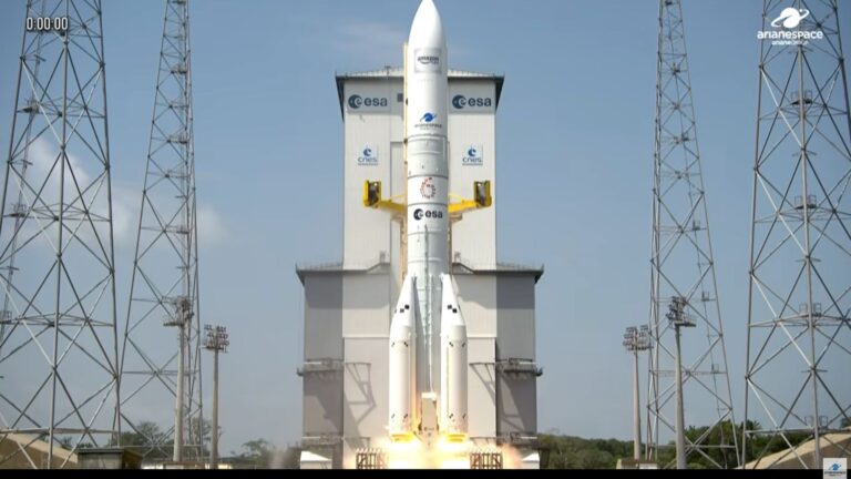 Europe’s most powerful rocket launches for 1st time, carrying 32 Amazon internet satellites to orbit (video)