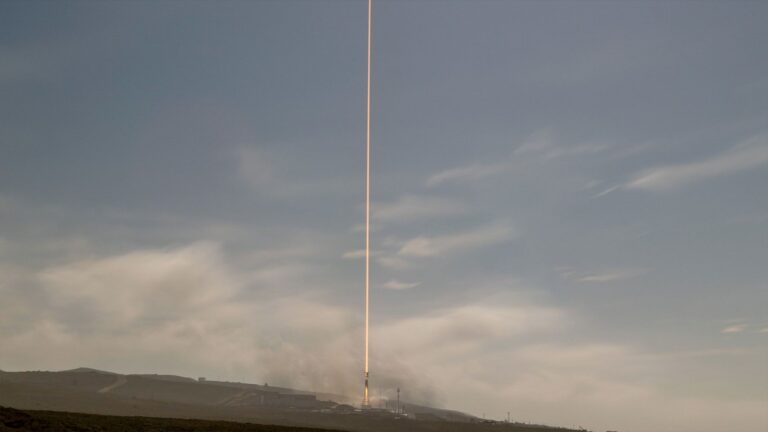 SpaceX resumes Falcon 9 flights with Starlink satellite launch from California
