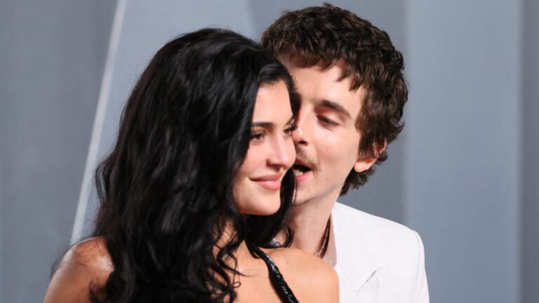 Kylie Jenner & Timothee Chalamet’s Sister Are SO Awkward!