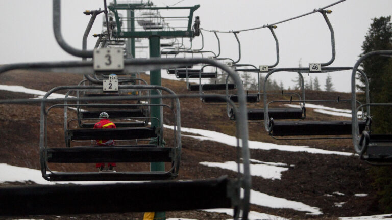 The ski industry is oddly quiet on climate change » Yale Climate Connections