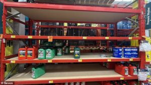 Single image at Bunnings exposes ‘hysterical’ crisis gripping Australia