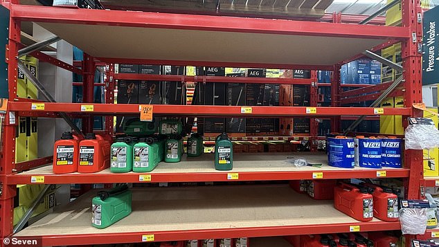 Single image at Bunnings exposes ‘hysterical’ crisis gripping Australia