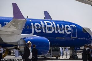 Ground stop issued for all JetBlue flights across US as airline works to prevent airport chaos