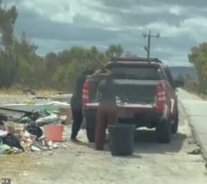 Aussie motorist captures dashcam of fellow driver and her passenger in the midst of disgusting roadside act