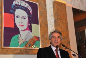 King and Queen’s state visit to the US shouldn’t go ahead next month if war still raging, says ex ambassador