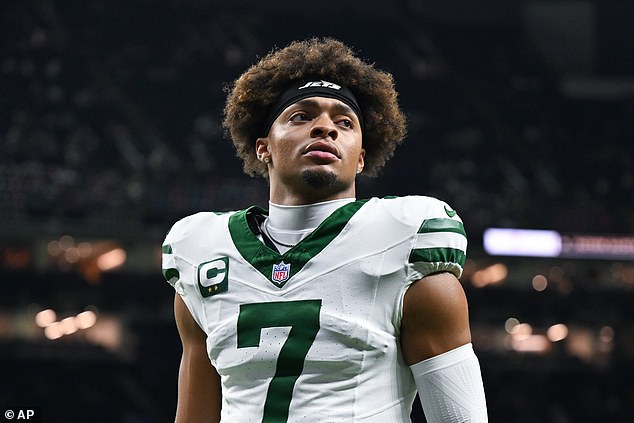 Kansas City Chiefs trade for New York Jets quarterback Justin Fields in NFL bombshell