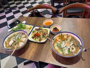 Aussies slam popular Vietnamese restaurant after spotting bizarre detail in staff’s response to online reviews