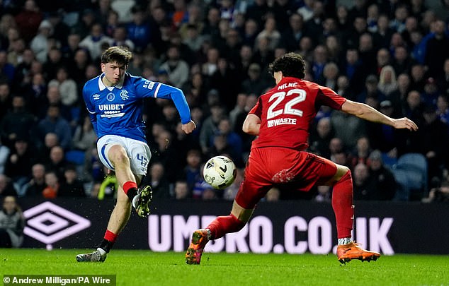 RANGERS 4 ABERDEEN 1: Moore provides the magic as hosts dismantle dismal Dons