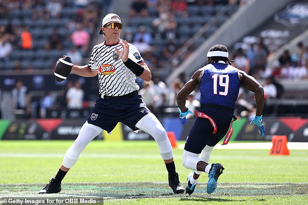 Tom Brady, Rob Gronkowski turn back clock in flag football game as Logan Paul, NFL stars get wakeup vs Team USA