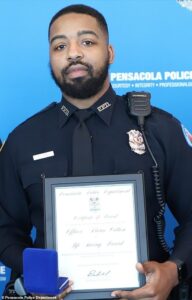 Mom-to-be finds out cop who got her pregnant has HIV after baby mama’s text… as he is charged with felony