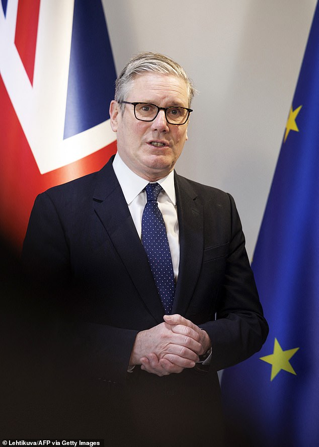 Labour MP openly accuses Starmer’s top aide of LYING about having his phone stolen as Mandelson crisis deepens