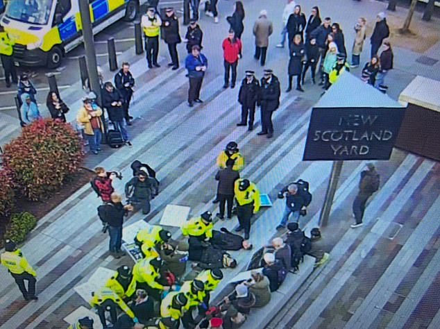 Met Police arrest Palestine Action supporters outside Scotland Yard after officers vowed to re-start action against backers of banned group