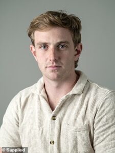 Logistics guru at trucking company sounds the alarm about the Albanese government’s fuel tax cut – days after one of his drivers was stranded at an empty Outback servo