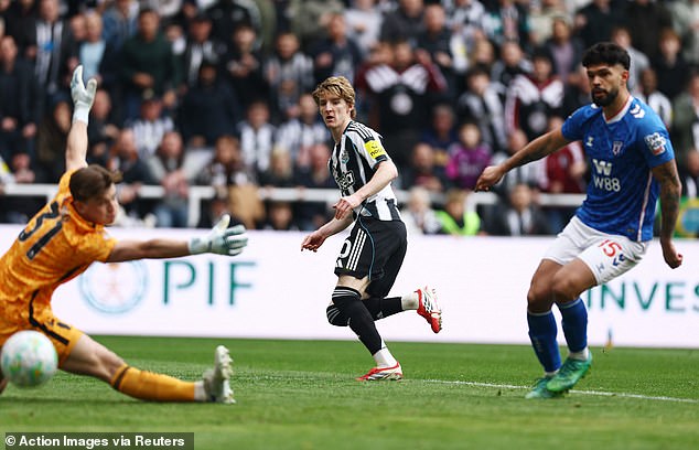 Newcastle vs Sunderland – Premier League LIVE: Fighting breaks out in pre-match clashes with one fan needing CPR