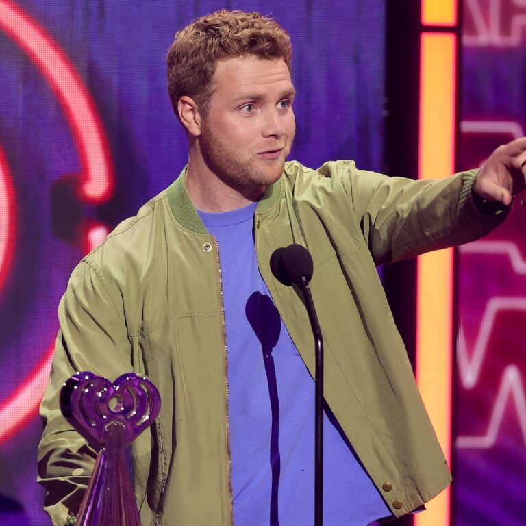 Alex Warren Song of the Year Win Speech Cut