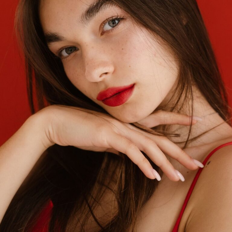How to Wear Red Lipstick, Choose Best Shade From a Makeup Artist