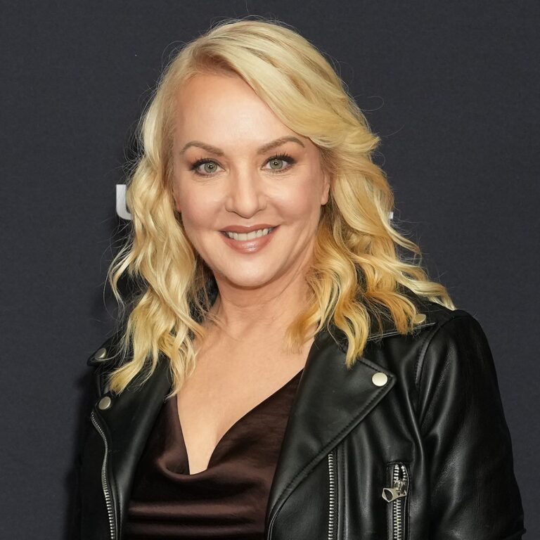 Wendi McLendon-Covey Missed Bridesmaids Reunion for Neck Lift