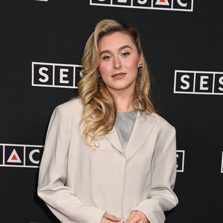 Harper Grace on Fake Engagement 