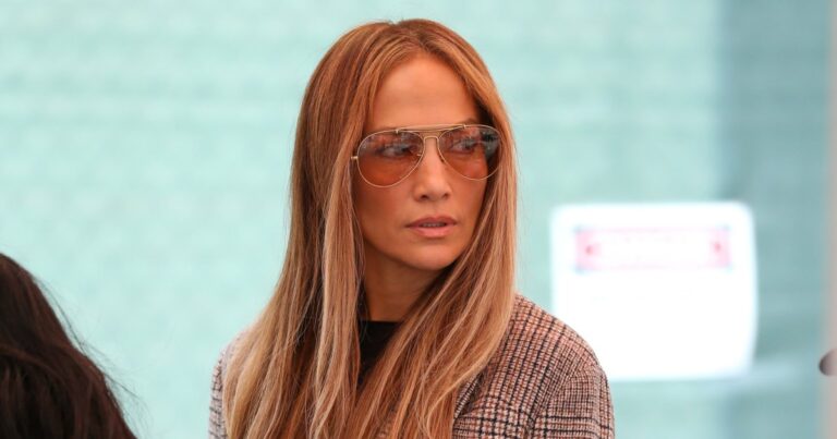 Jennifer Lopez’s Comfy, Polished Airport Skirt Look Is on Amazon