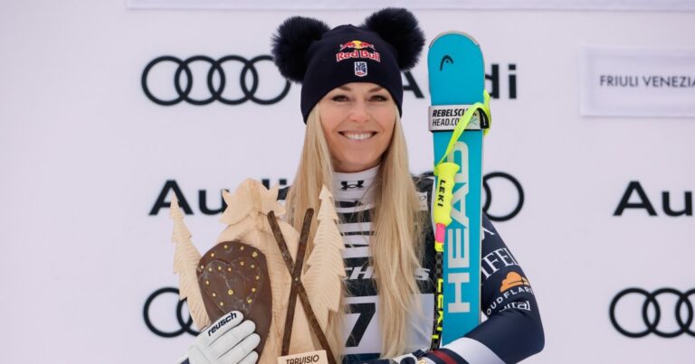 Lindsey Vonn Shows Off Bandaged Leg During Rehab Workout