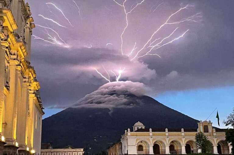The mystery of how volcanic lightning happens has been solved