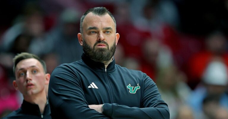 USF Coach Bryan Hodgson Tells Emotional Story About Sick Dad