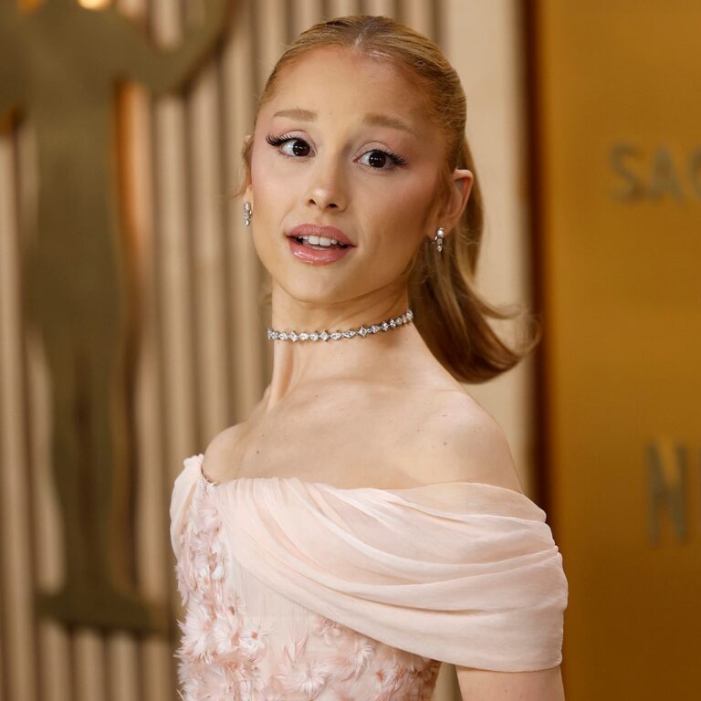 Ariana Grande Natural Curly Hair: Photo