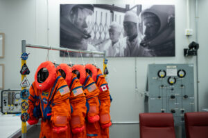 Artemis II Crew’s Suits – NASA