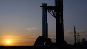 SpaceX fires up next-gen ‘V3’ Starship for 1st time ahead of April launch (photos)