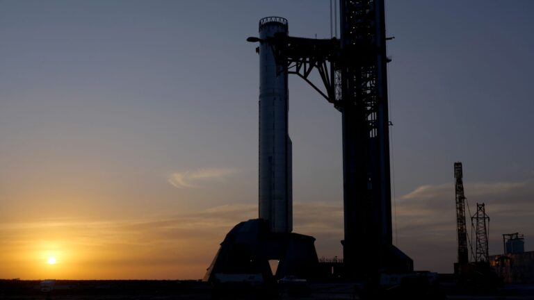 SpaceX fires up next-gen ‘V3’ Starship for 1st time ahead of April launch (photos)