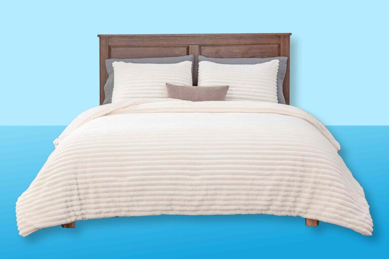 This Lightweight Comforter Feels Like ‘Sleeping on a Cloud That Gives Great Hugs’ — It's Only $40 for Prime Members