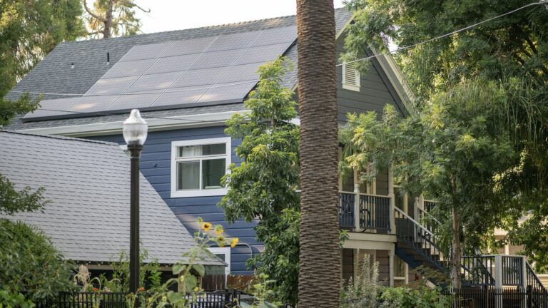 California neighbors cut carbon together » Yale Climate Connections