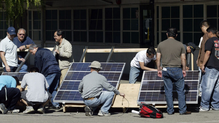 Illinois program expands access to clean energy careers » Yale Climate Connections