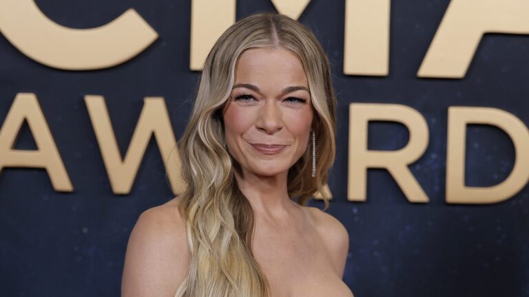 LeAnn Rimes Worries Fans, Reveals ‘Severe Illness’