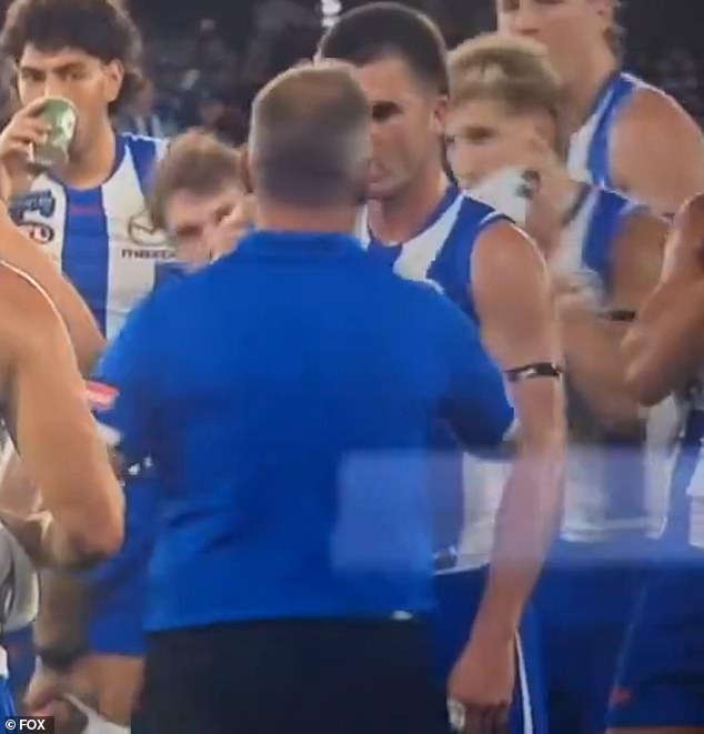 Why senior AFL coach is being praised for PUNCHING one of his young players on the field during tense match