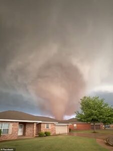 Massive tornados rip through Oklahoma, destroying homes and leaving entire towns on edge