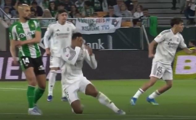 Jude Bellingham branded ‘shameless’ by fans as replays catch Real Madrid star play acting after claiming he was struck in face