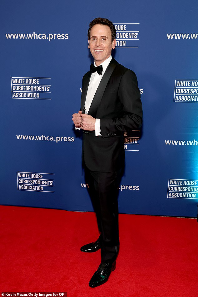 Mentalist Oz Pearlman reveals what he was showing Melania Trump on notepad in seconds before shots rang out at White House Correspondents’ Dinner