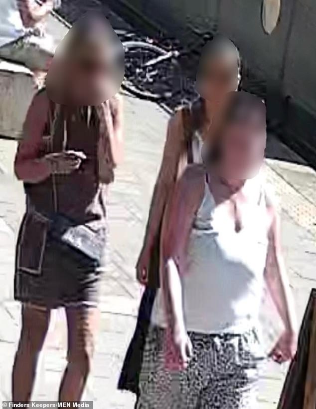 ‘Dine and dashers’ flee Manchester cocktail bar ‘without paying £160 bill’ after downing bottles of rosé during venue’s busiest weekend