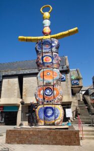 Residents demand removal of world’s tallest ceramic statue in Cornwall dubbed the ‘£80k kebab’ after pigeons start nesting in it