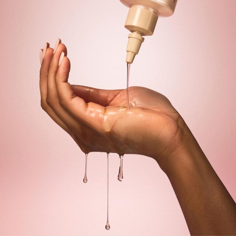 How to Use Shave Oils for Hairless, Soft, Glowy Summer Skin