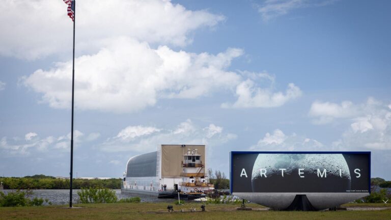 Artemis 3 SLS rocket’s core stage arrives in Florida for 2027 launch (photo)