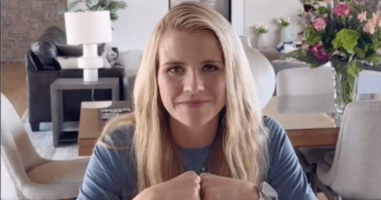 Why Elizabeth Smart Is Sharing Her Bikini Bodybuilding Pics