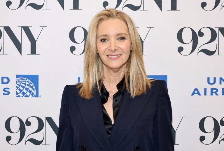 Lisa Kudrow Says ‘Friends’ Stars Still Earn $20 Million a Year From Reruns, Streaming