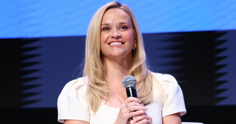 Reese Witherspoon Wore Loose Jeans in New York