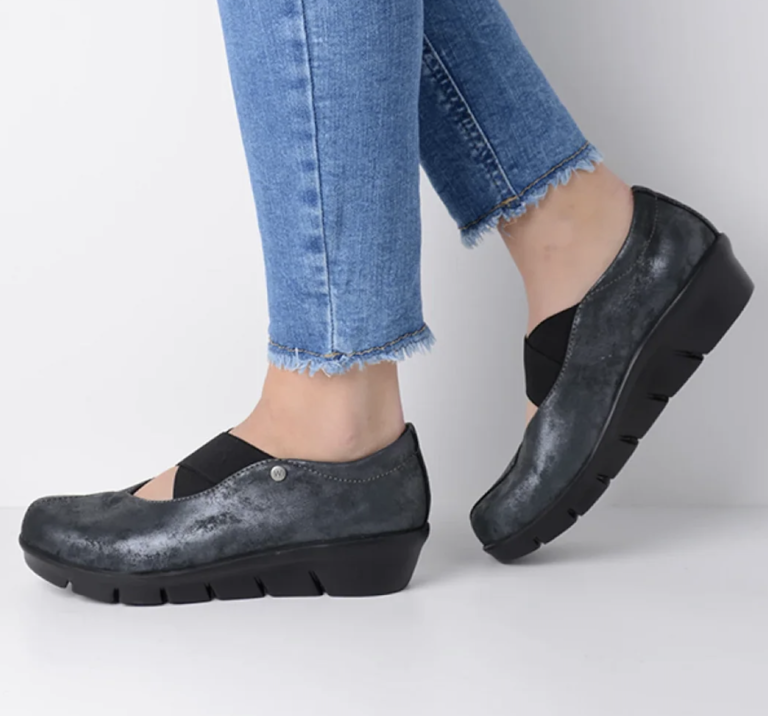 The Best Orthotic-Friendly Shoes, According to Real Women Who Wear Them