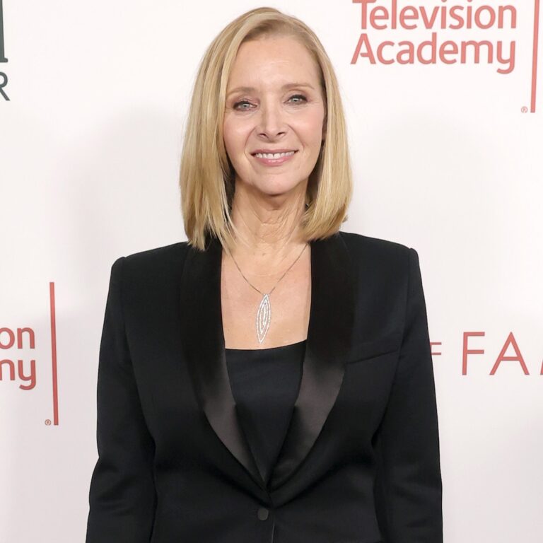 Lisa Kudrow, Friends Cast Money, Salary: $20 Million Residuals